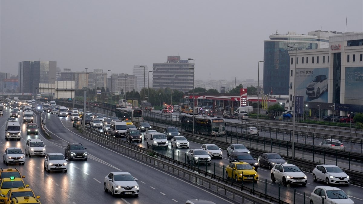 İstanbul’da haftanın ilk iş gününde trafikte yoğunluk yaşanıyor