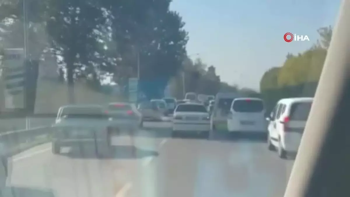 Bursa’da Ambulansa Fermuar Yöntemiyle Yol Verildi