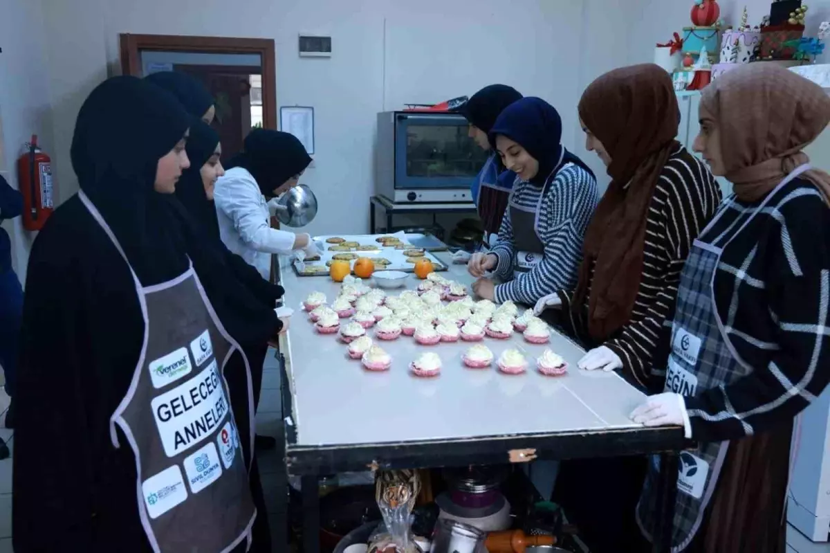 Kocaeli’de Geleceğin Anne Adaylarına Mutfak Becerileri Eğitimi