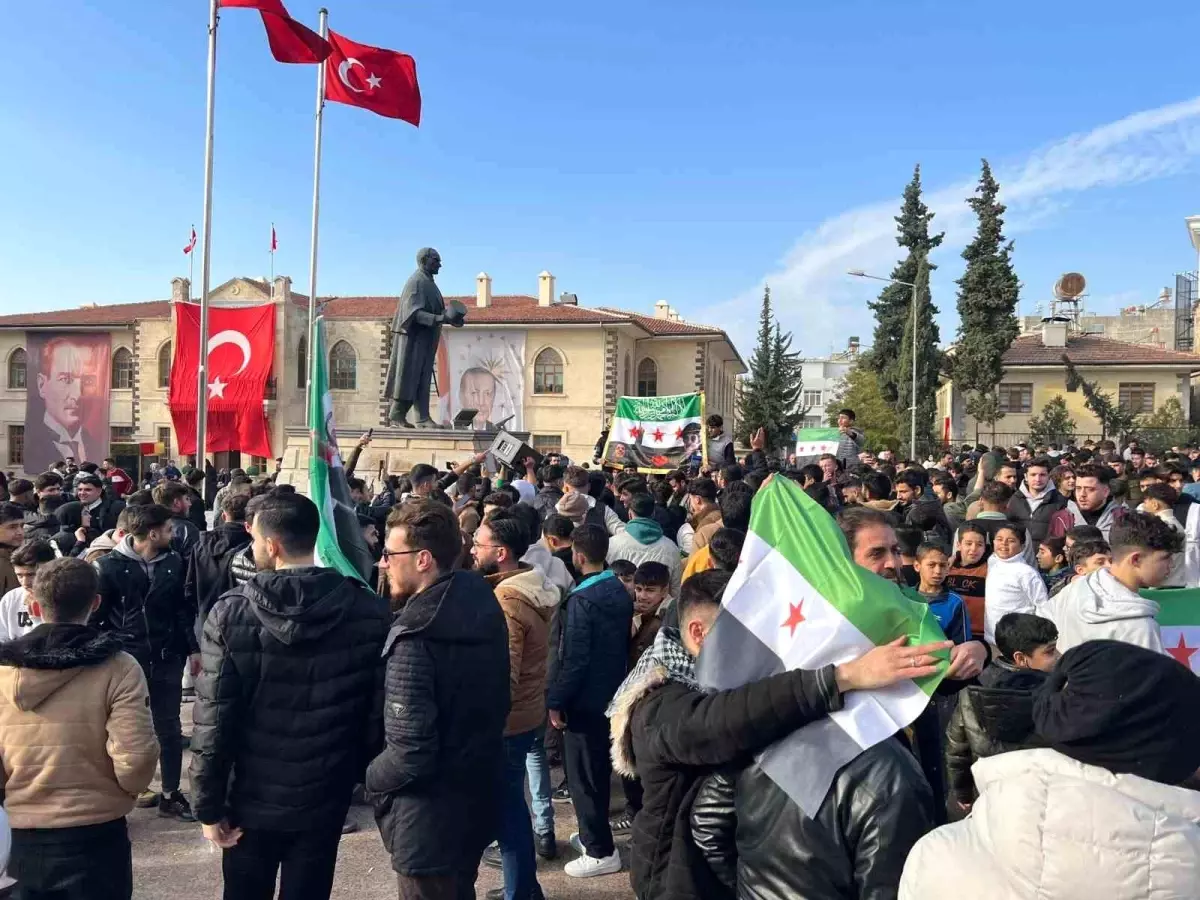 Kilis’te Suriyeliler Esed Rejimini Kutladı
