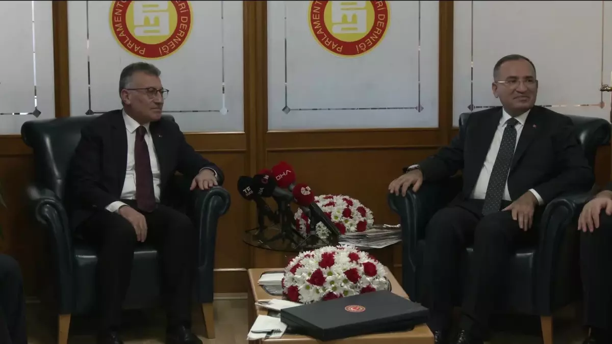 Gazetecilere Yeşil Pasaport Desteği