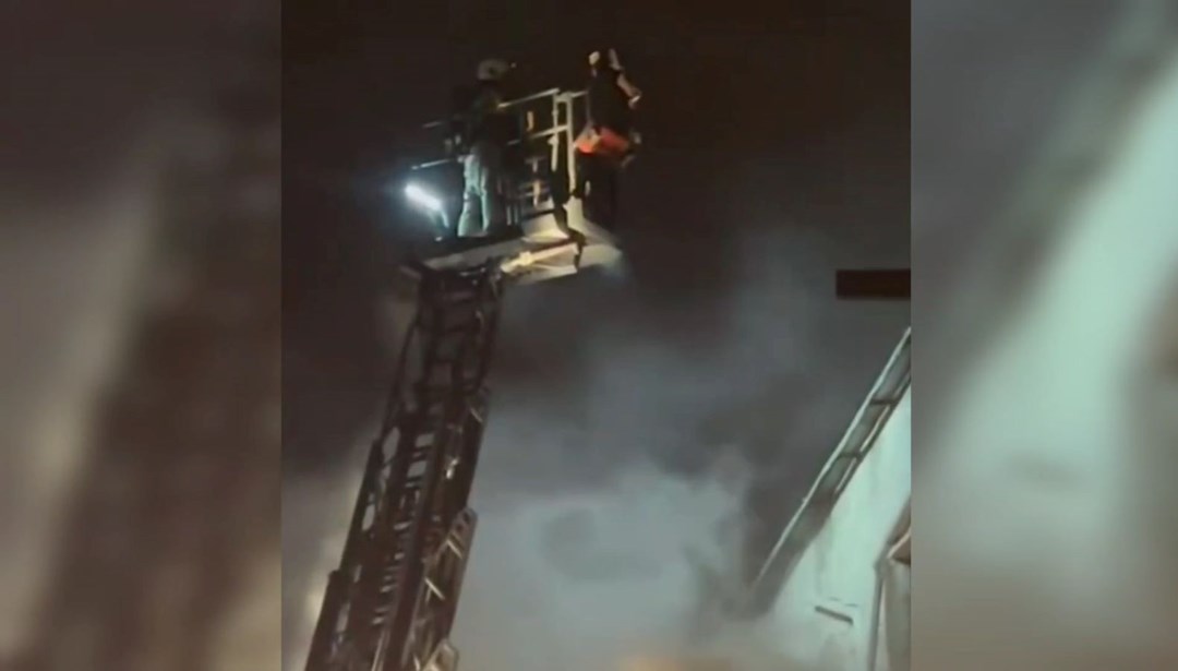 Küçükçekmece’de atölye yangını: Çatıda mahsur kalan 6 kişi kurtarıldı