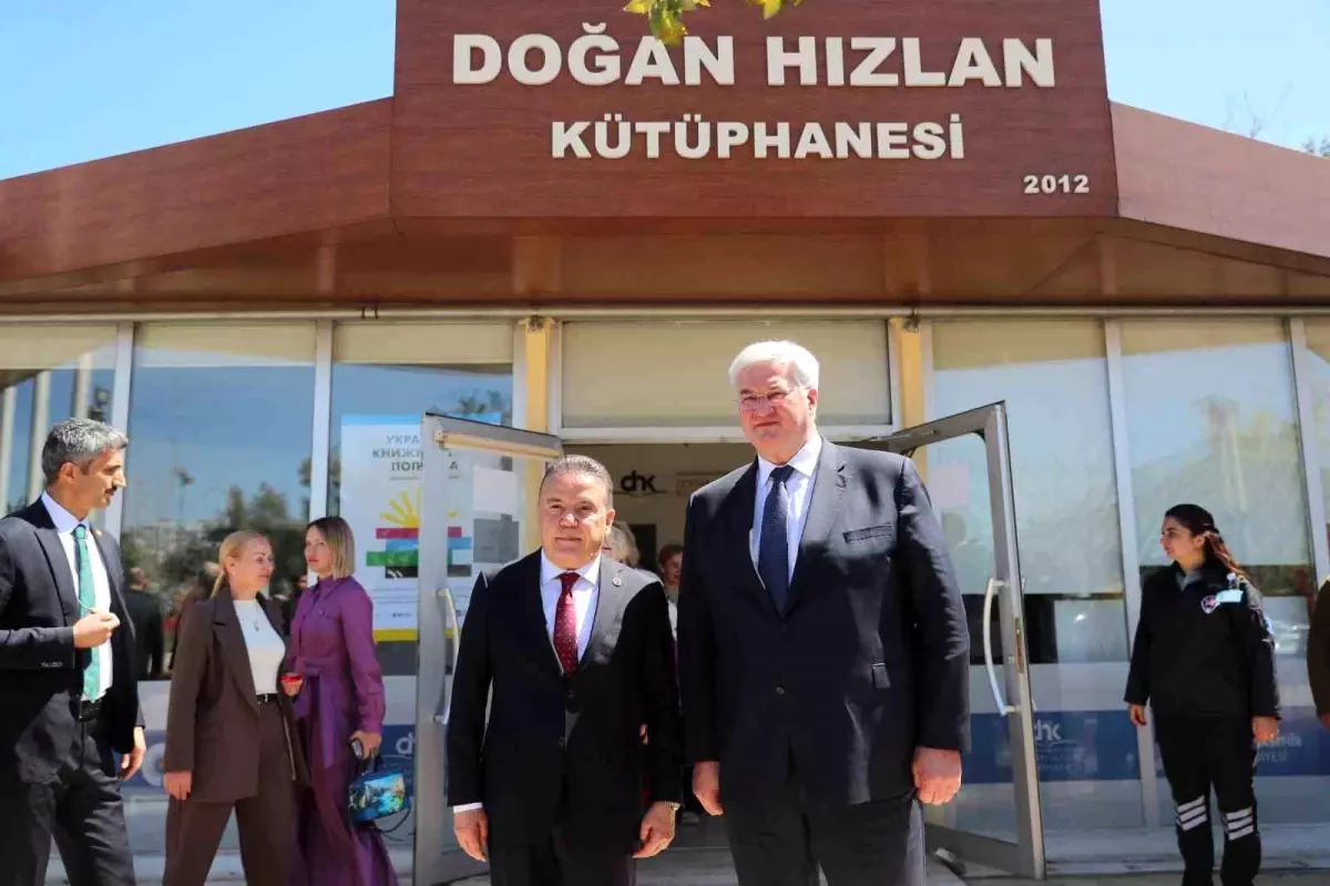 Antalya’da Ukrayna Kitap Köşesi Açıldı