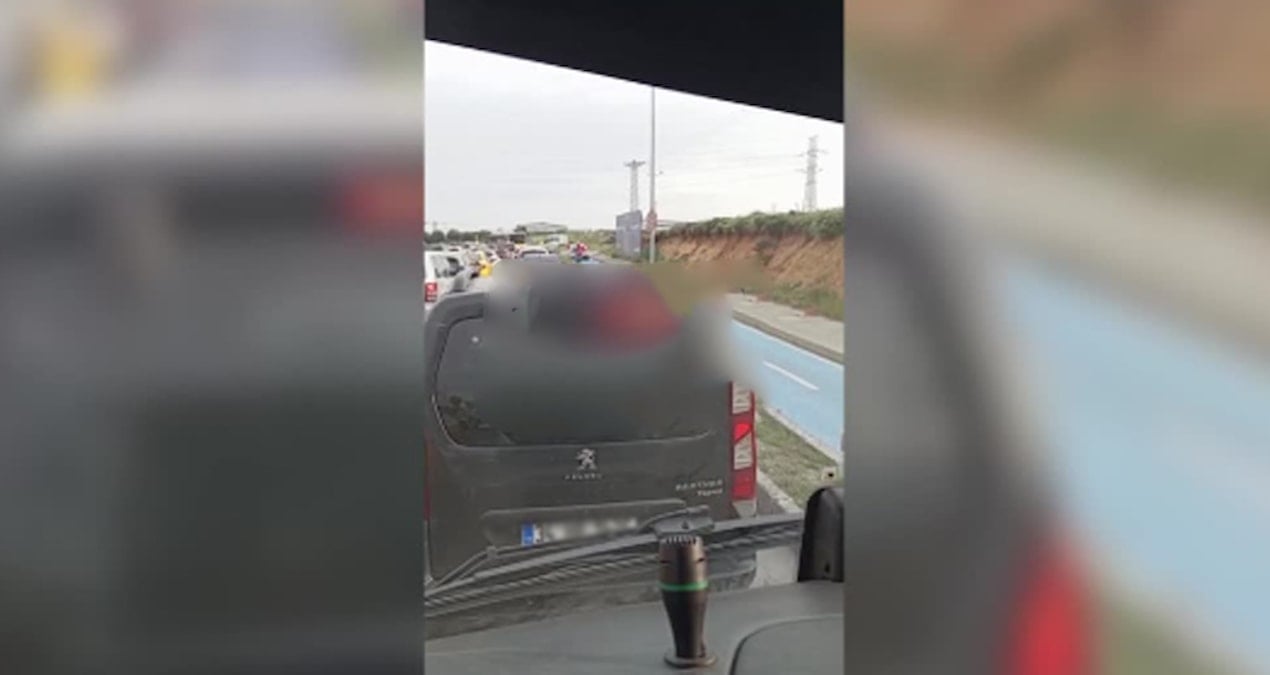 Yoğun trafikten kaçmak için otomobiliyle bisiklet yoluna girdi